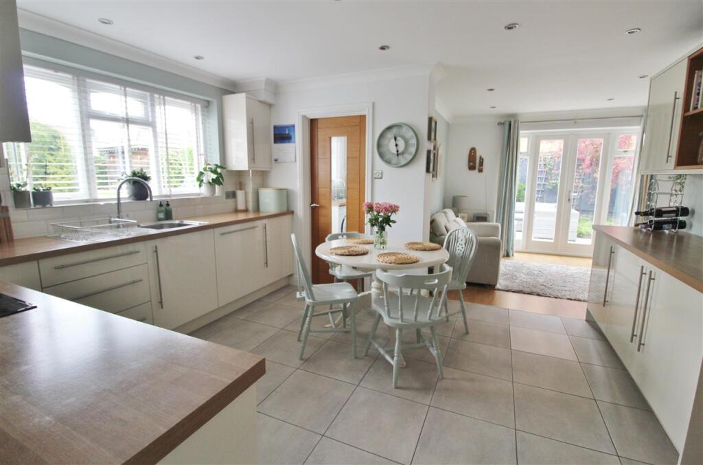 Maplewood Close, Grantham photo 4
