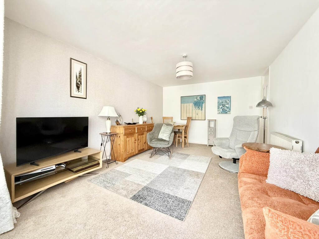 Heatherdown Way, West Moors, Ferndown, Dorset, BH22 photo 4