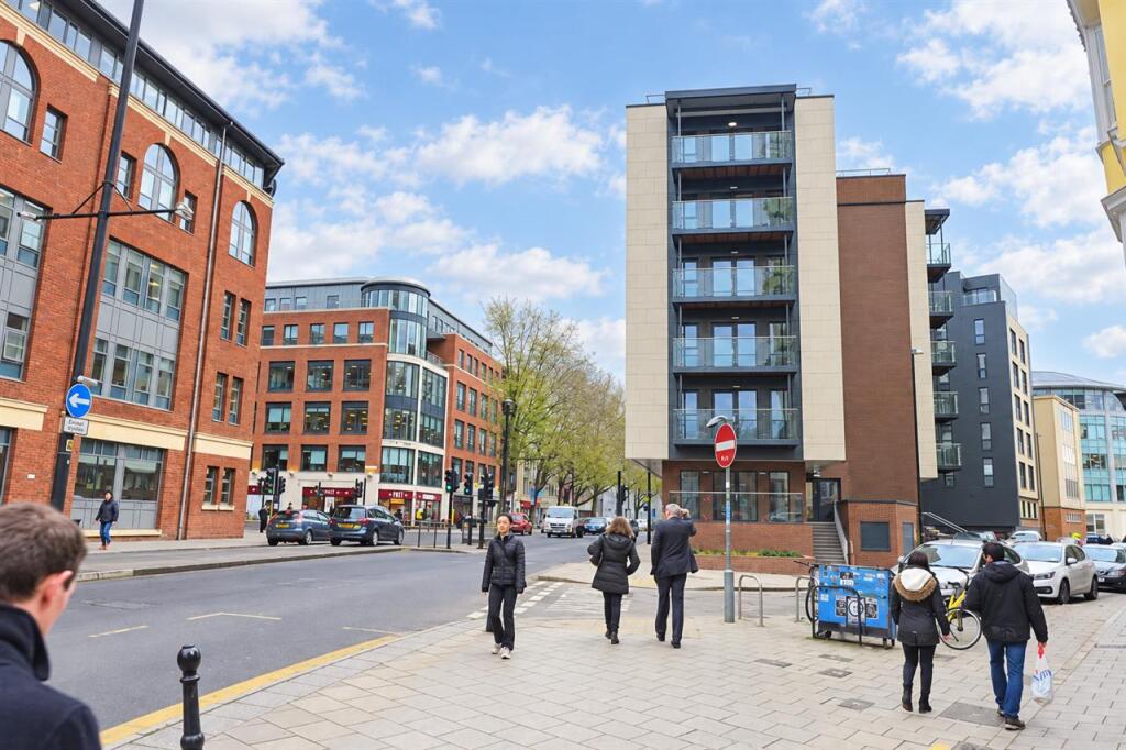Apartment in Bristol, Finzels Reach, Redcliffe - View 3