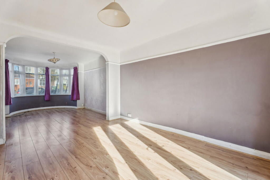 Durley Avenue, Pinner, HA5 photo 2