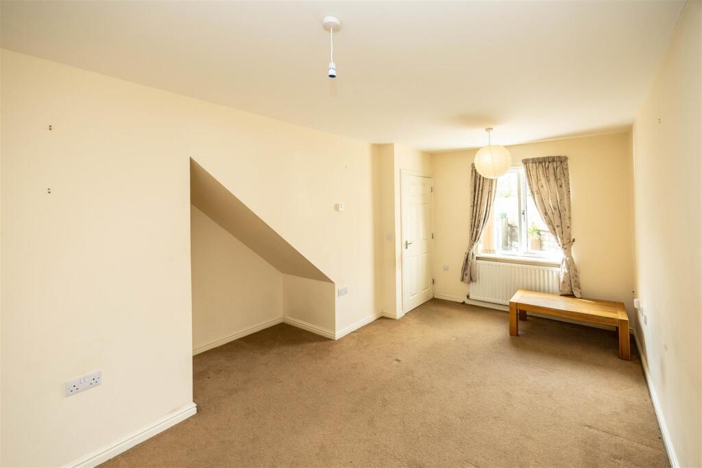 House in Huddersfield - View 3