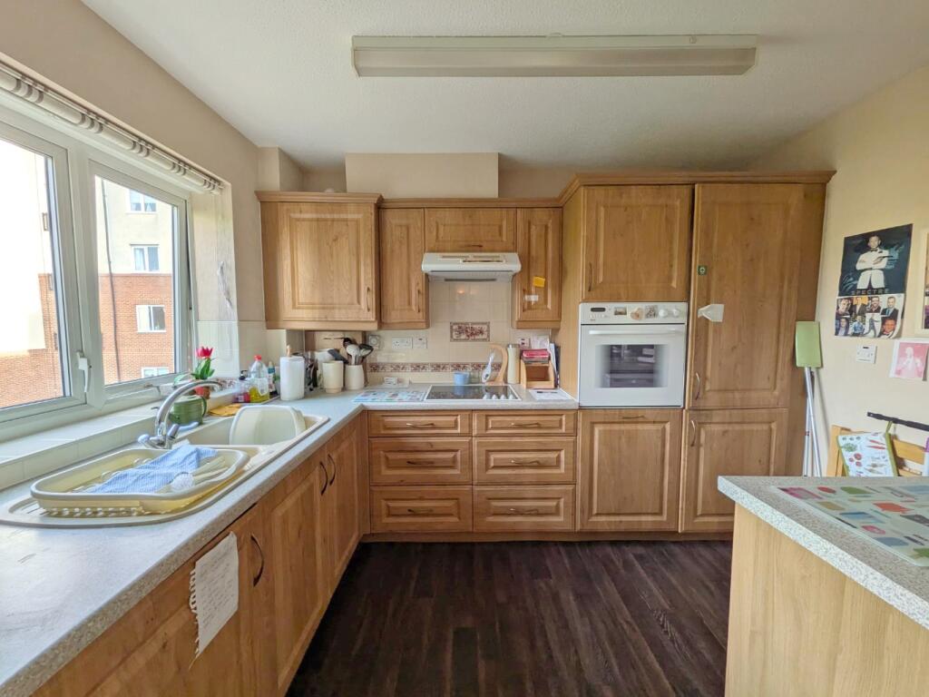 Apartment in Southend-on-Sea - View 2