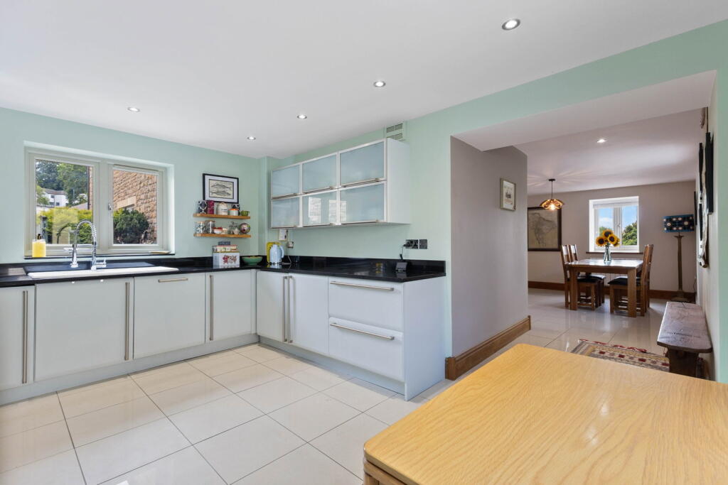 House in Wakefield - View 4