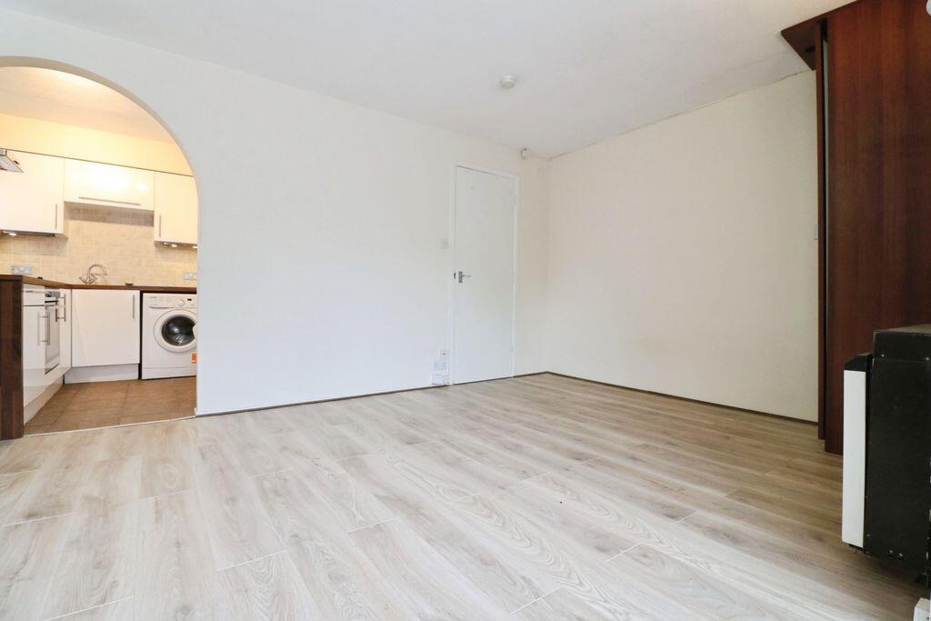 Apartment in Slough - View 4