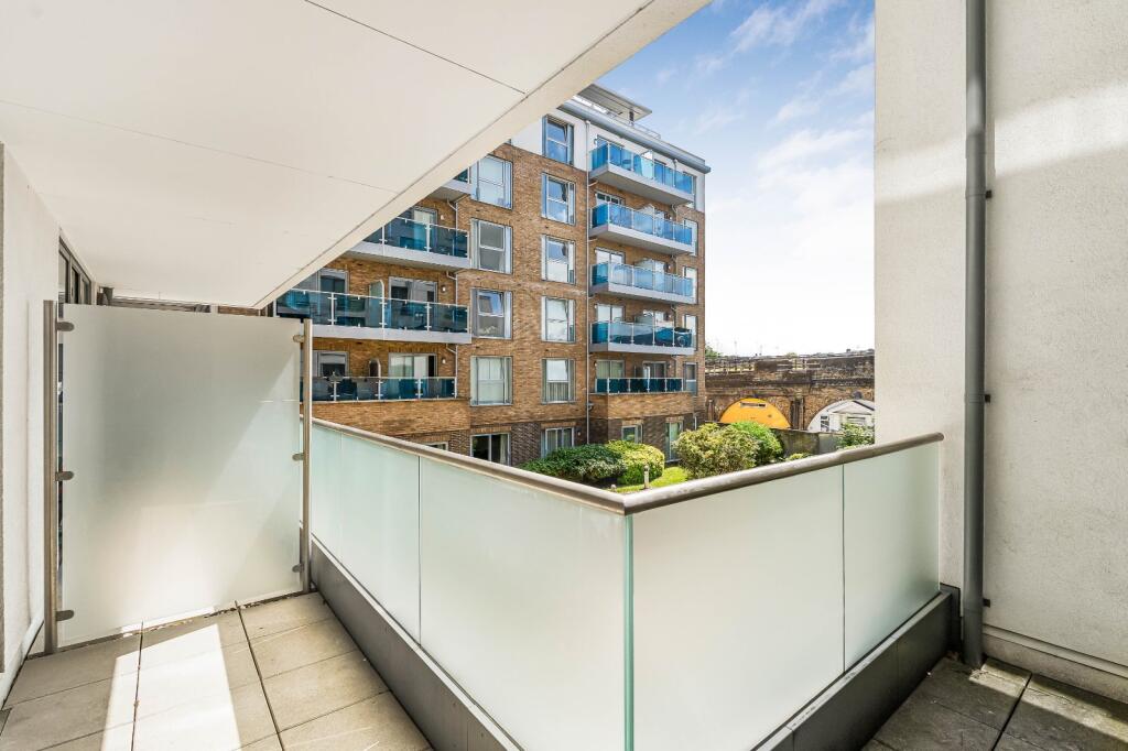 Apartment in London - View 5