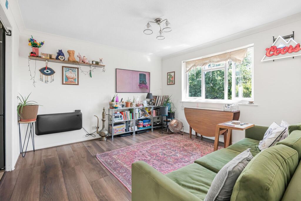 Nash Close, Welham Green, AL9 photo 3