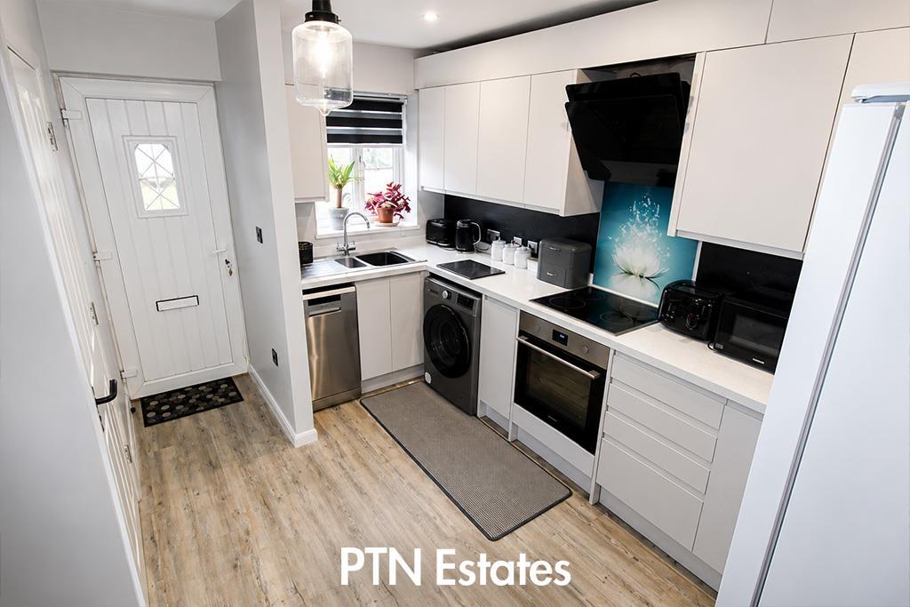House in Brierley Hill, Quarry Bank - View 3