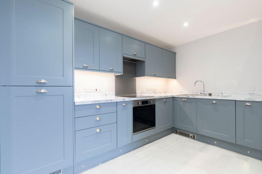 Apartment in Cheltenham, Lower High Street, St Paul’s - View 2