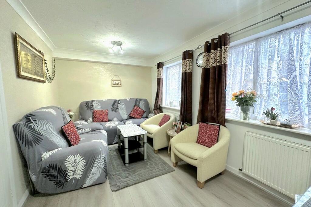 Apartment in Surrey Heath, Camberley - View 2