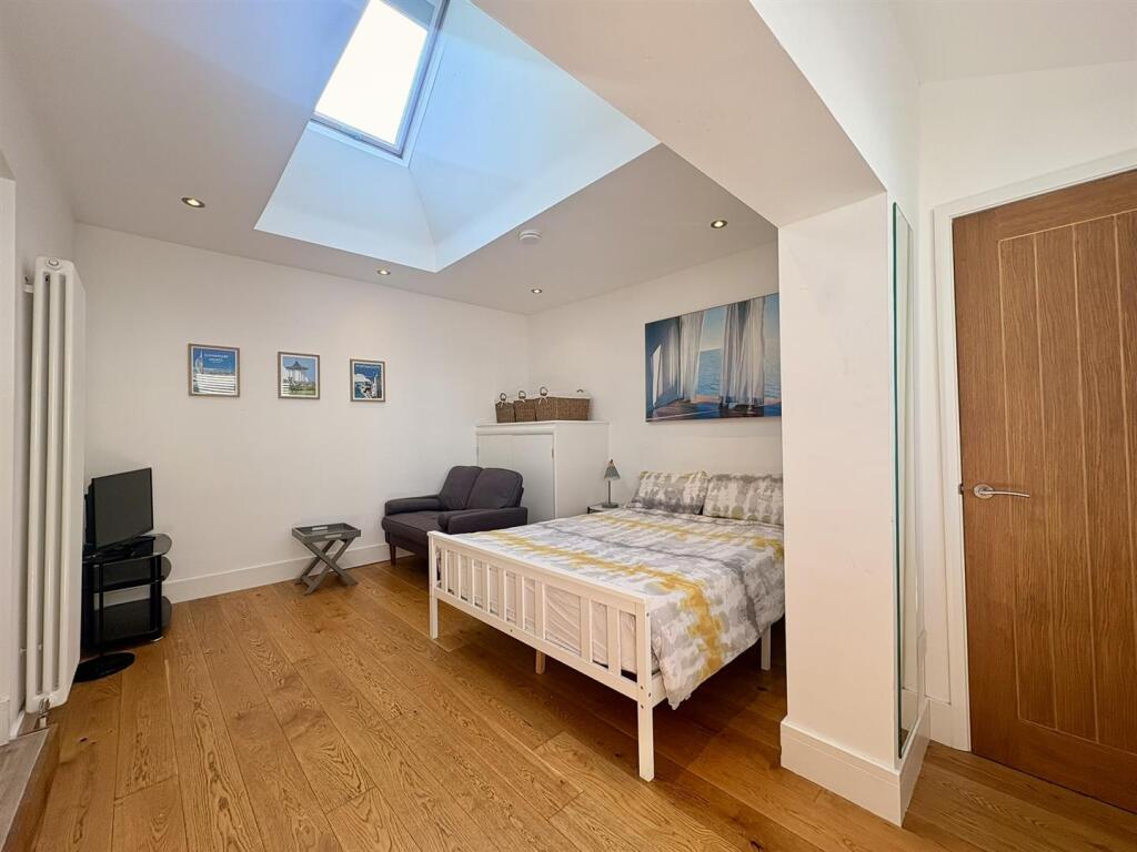 Apartment in Portsmouth, Southsea - View 5