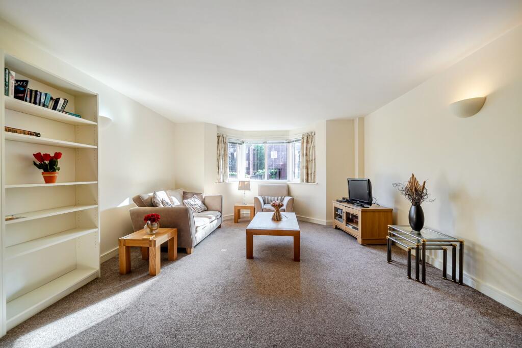 Apartment in Wilmslow - More