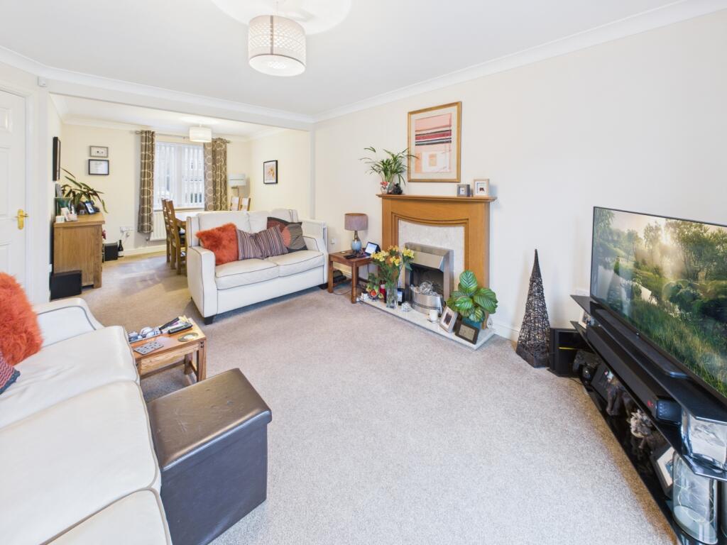 Frithwood Drive, Dronfield, Derbyshire, S18 photo 4