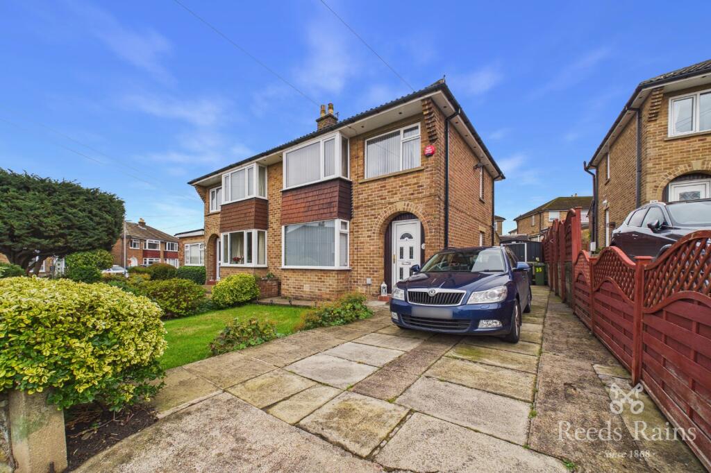 3-bed semi-detached on Thorpe Green Drive, Golcar, Huddersfield, West Yorkshire, HD7, £230,000