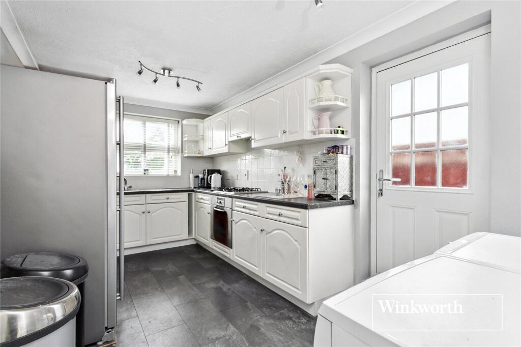 Laurel Fields, Potters Bar, EN6 photo 4