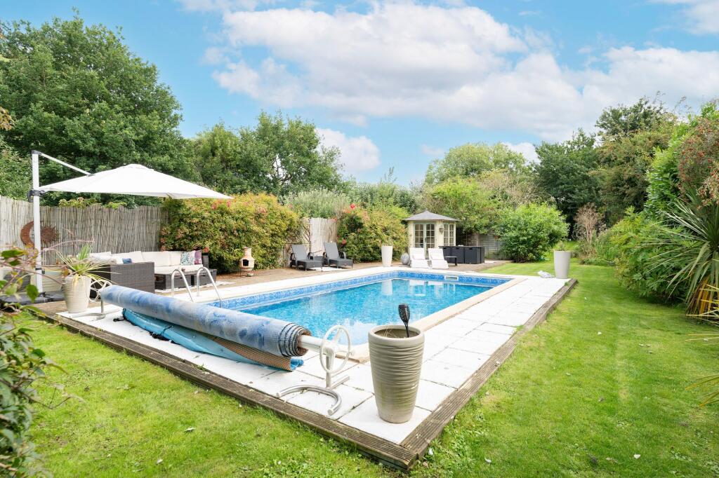 6 bed detached - Alburgh Road, Hempnall image 3