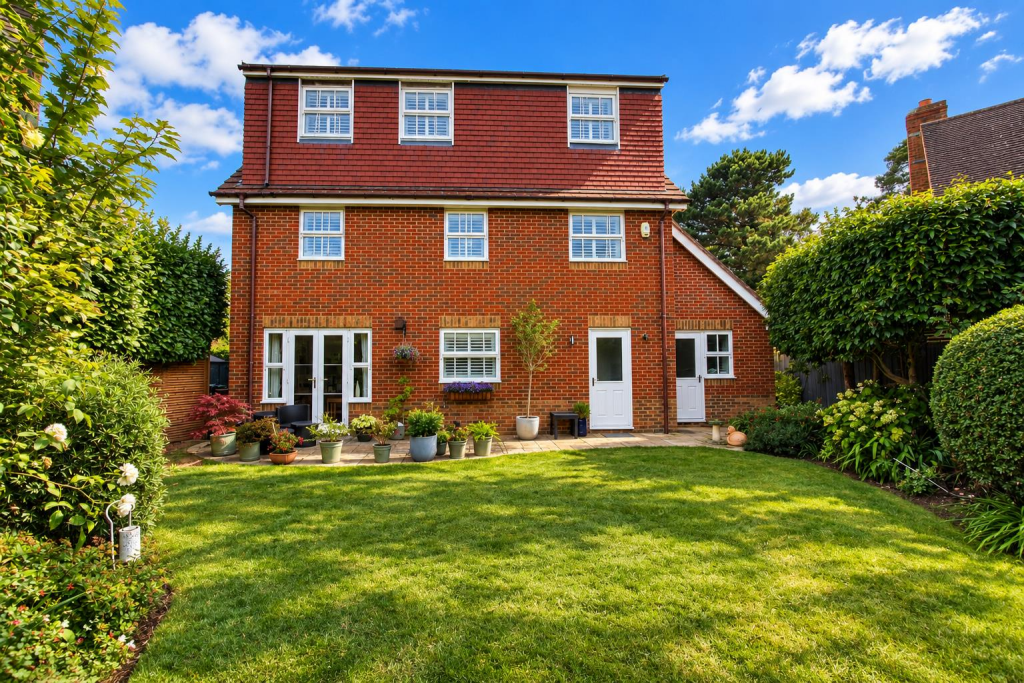 House in Sutton - View 4