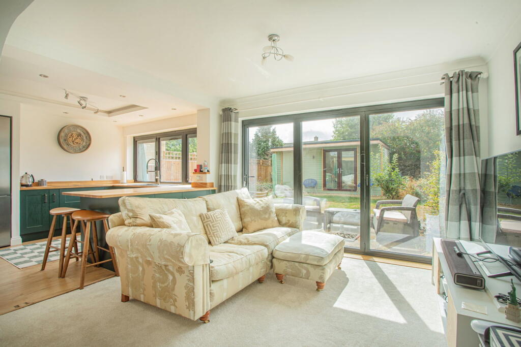 House in Gloucester - View 4