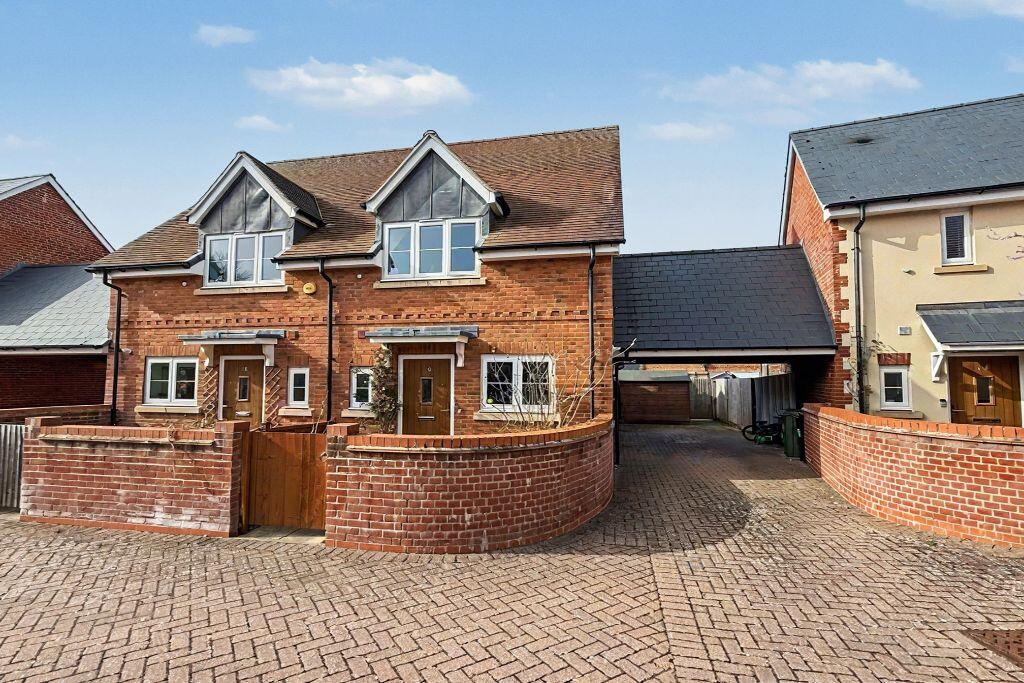 Main image of property: Fiver Close, Whitchurch, RG28 7FN