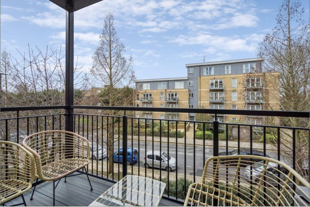 Apartment in Harrow - More