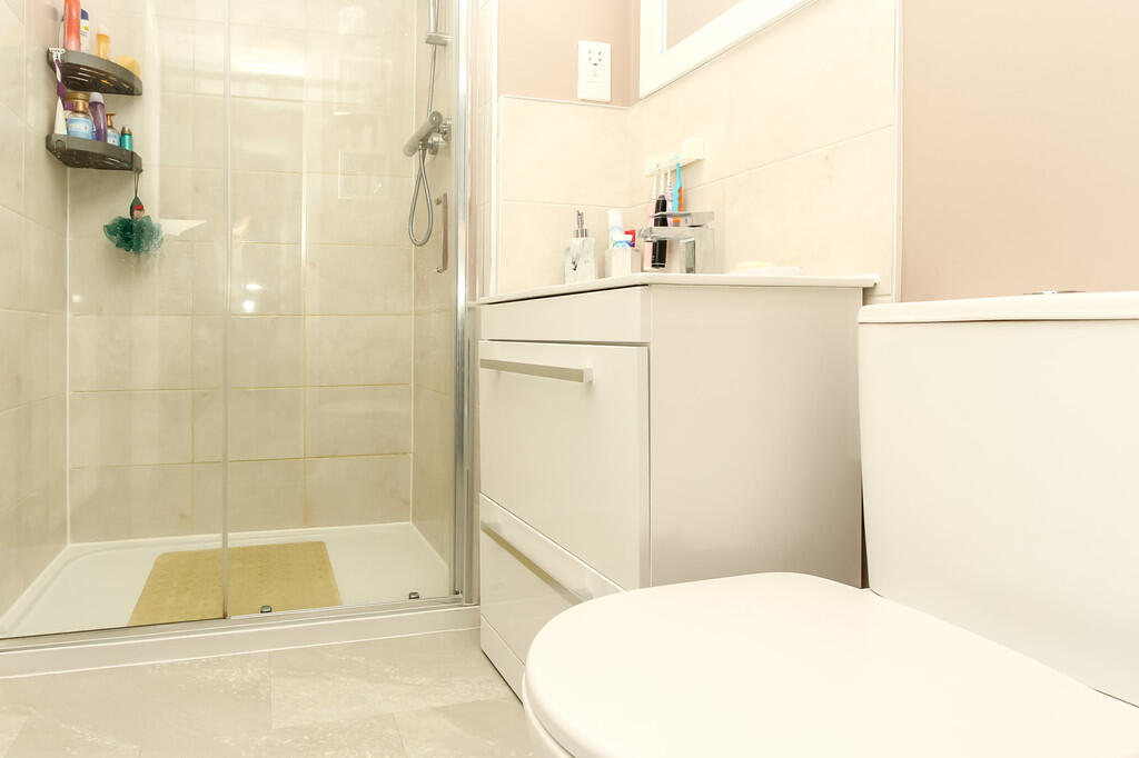 House in Wellingborough, Glenvale Park - View 5
