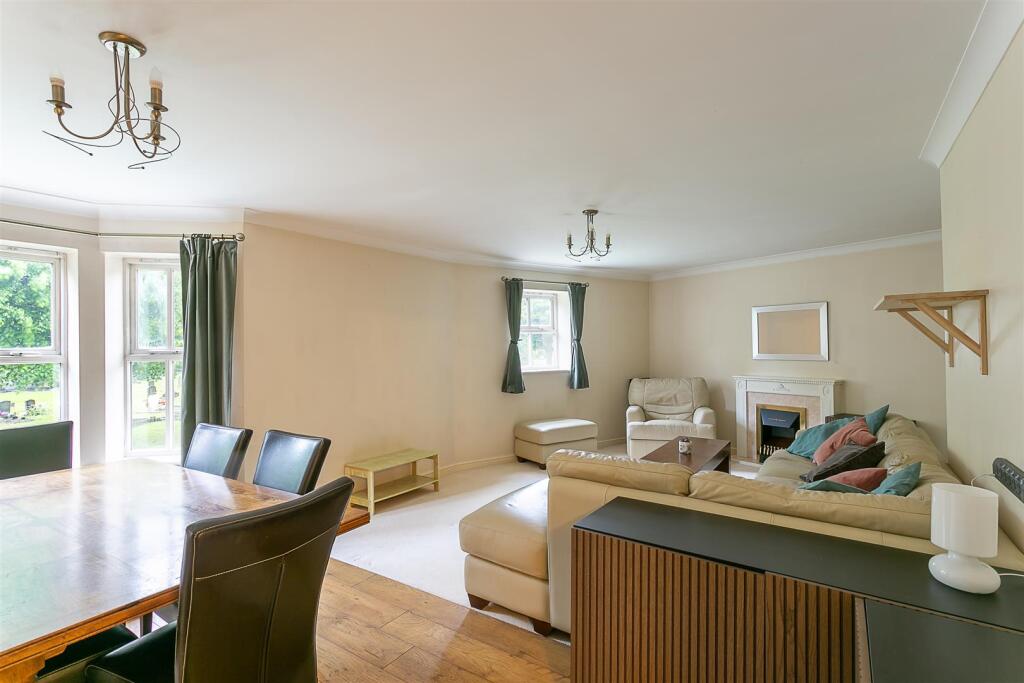 Regency Court, Jesmond, Newcastle upon Tyne photo 2