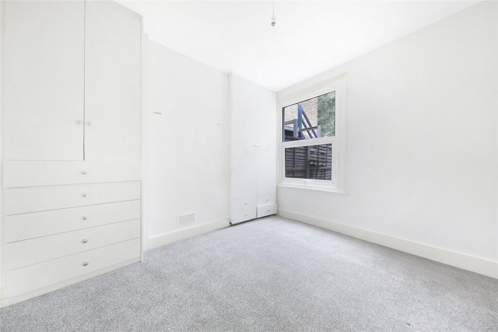 Apartment in London, Leyton - More