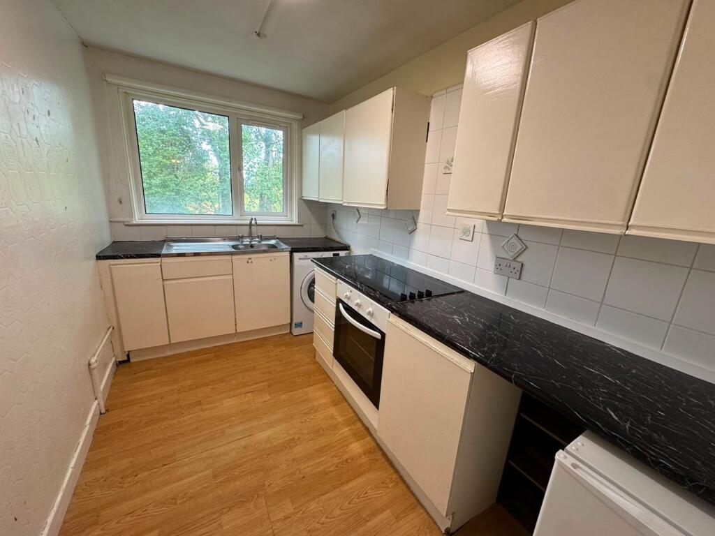 Apartment in Edinburgh, Murrayburn, Wester Hailes - View 5