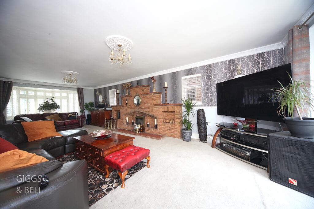 Toddington Road, Luton, Bedfordshire, LU4 photo 4