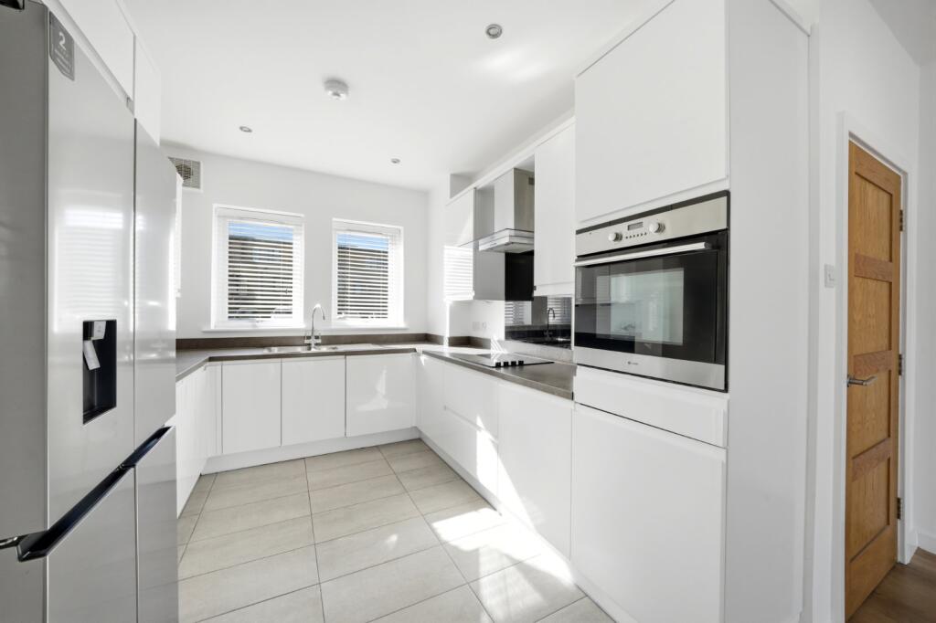 Myrtle Square, Harrogate, North Yorkshire, HG1 photo 3