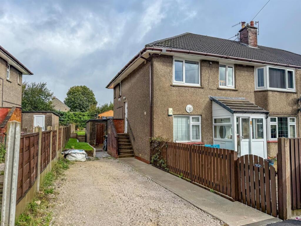 3-bed flat on Granby Road, Buxton, £130,000