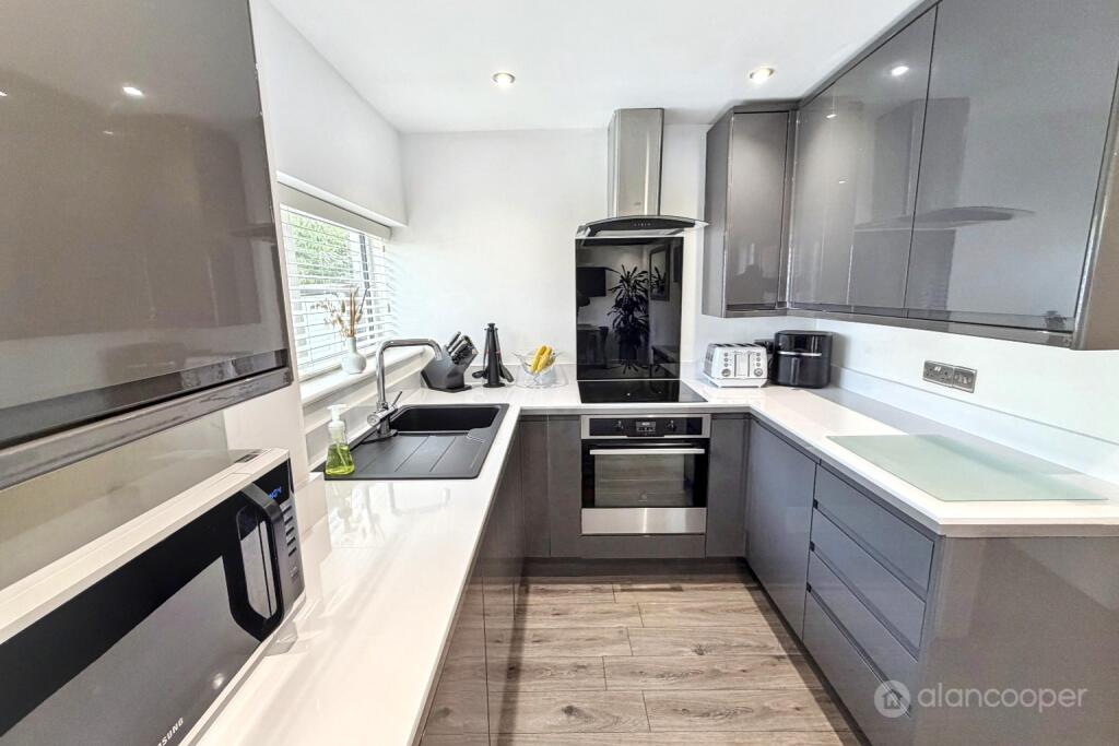 Somerset Drive, Lindley Park, Nuneaton, CV10 8DD - More