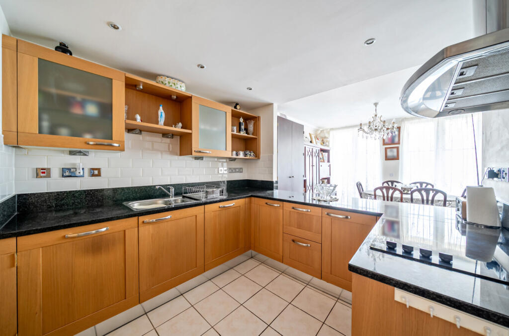 Apartment in Worthing, West Sussex - View 4