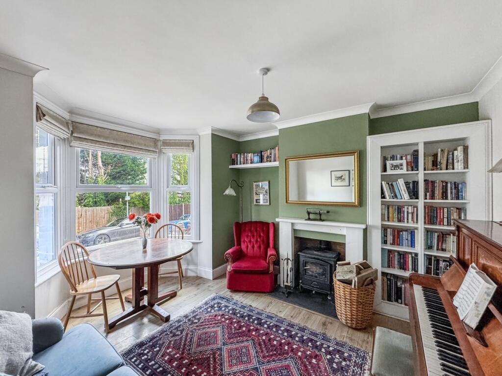 House in London, Broom Hill, Goddington - View 2