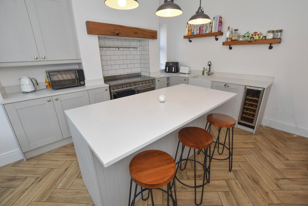 Chester Road, Whitby, CH65 6SA photo 4