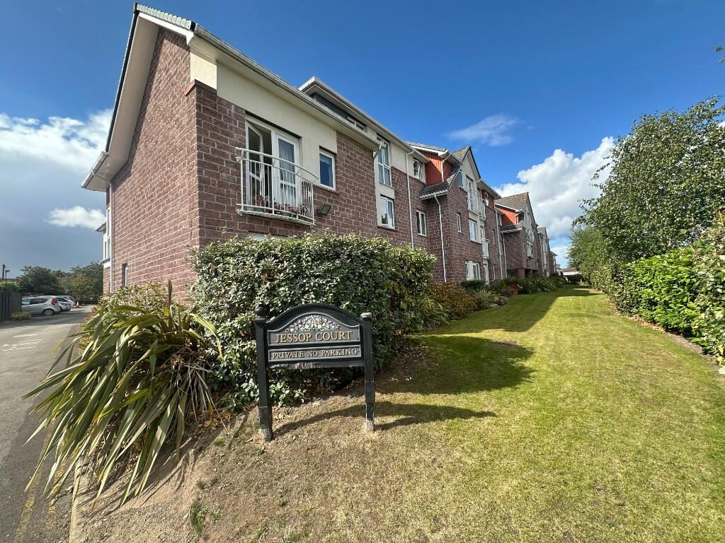 2-bed flat on Chester Road, Ellesmere Port, Cheshire, CH66, £169,000