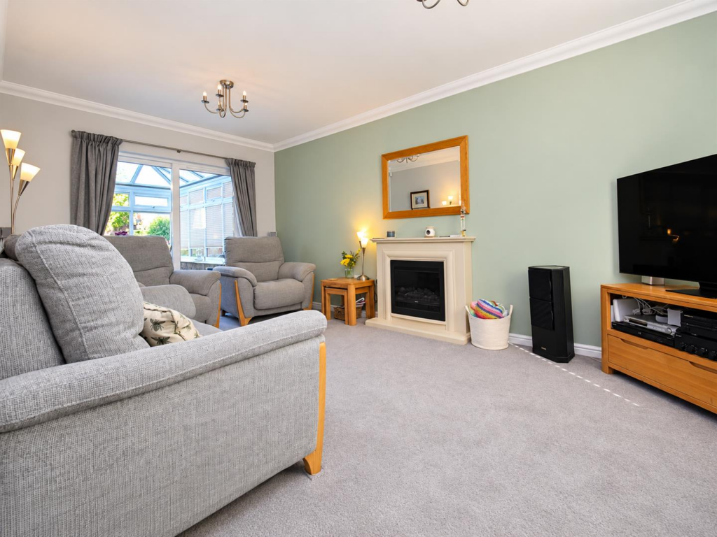 House in Desborough, North Northamptonshire - View 5