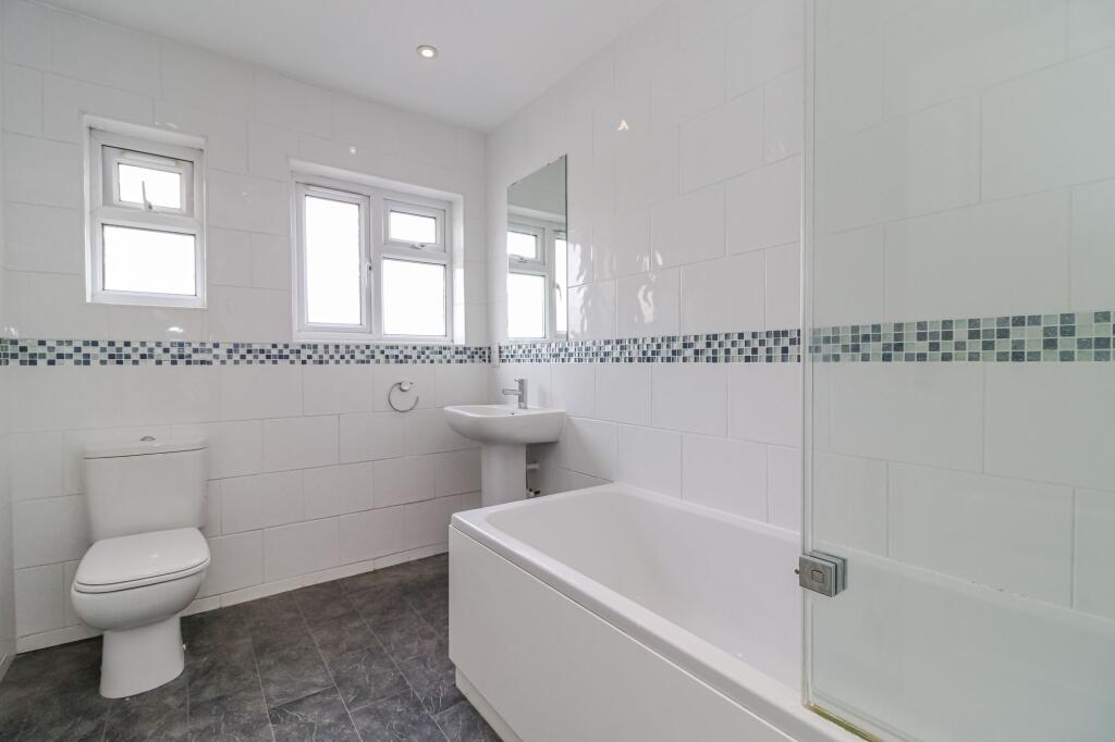 Apartment in Watford - View 5