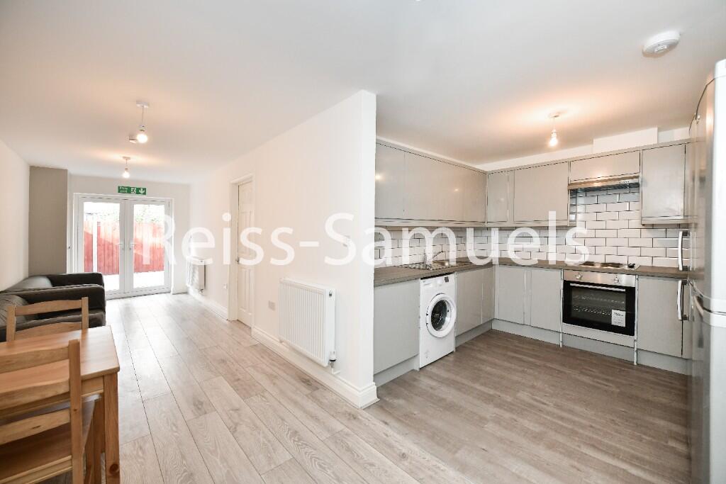 Main image of property: Lockesfield place, Isle of dogs, Canary Wharf, Docklands, London, E14 