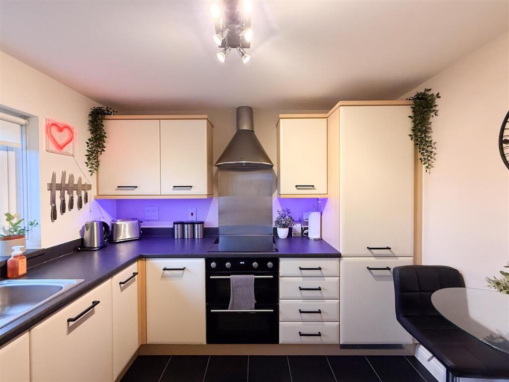 House in Desborough, North Northamptonshire - View 2