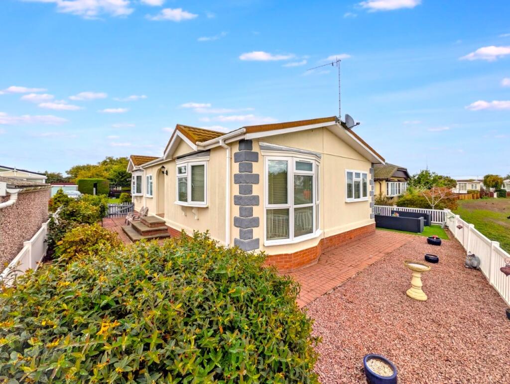 2-bed caravan on Beacon Park Home Village, Skegness, PE25, £160,000