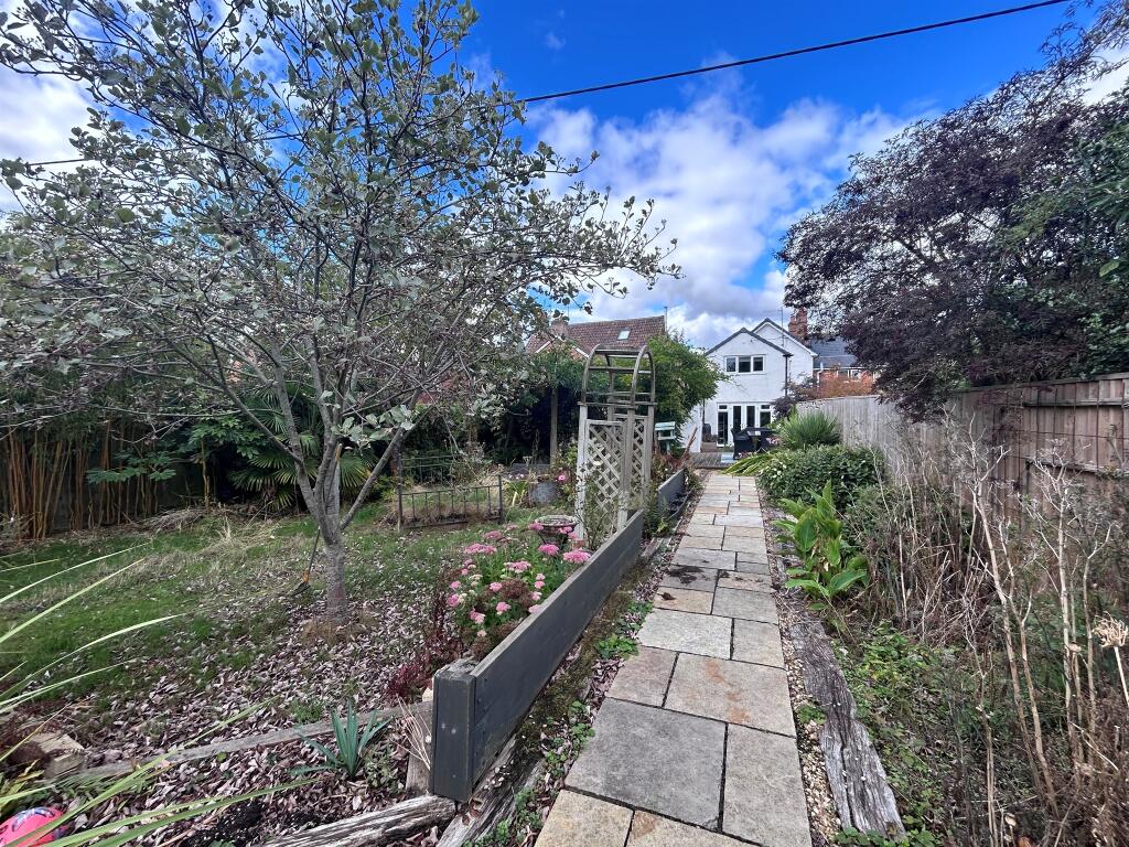 Main image of property: Oxford Road, CALNE