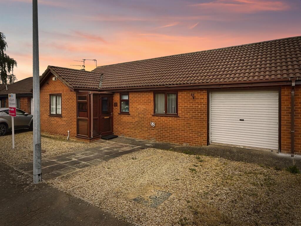 2-bed house on Woolcroft Close, Leverington, Wisbech, £160,000