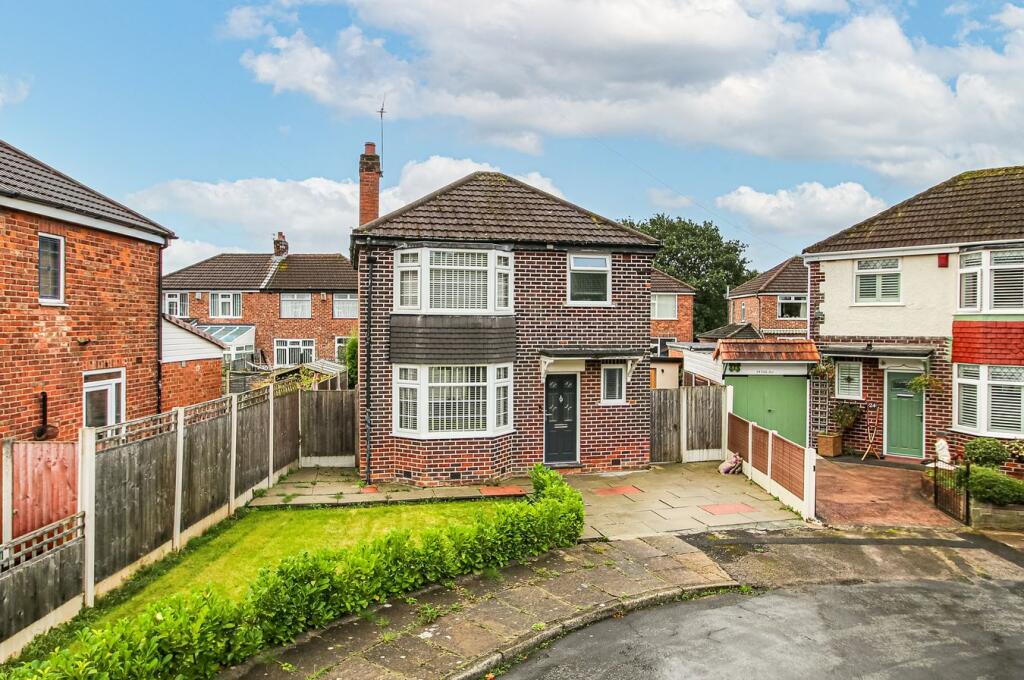 Main image of property: Vale Avenue, Flixton, Manchester, M41