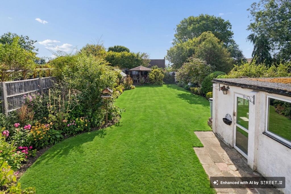House in Hemel Hempstead, Seer Green - View 4