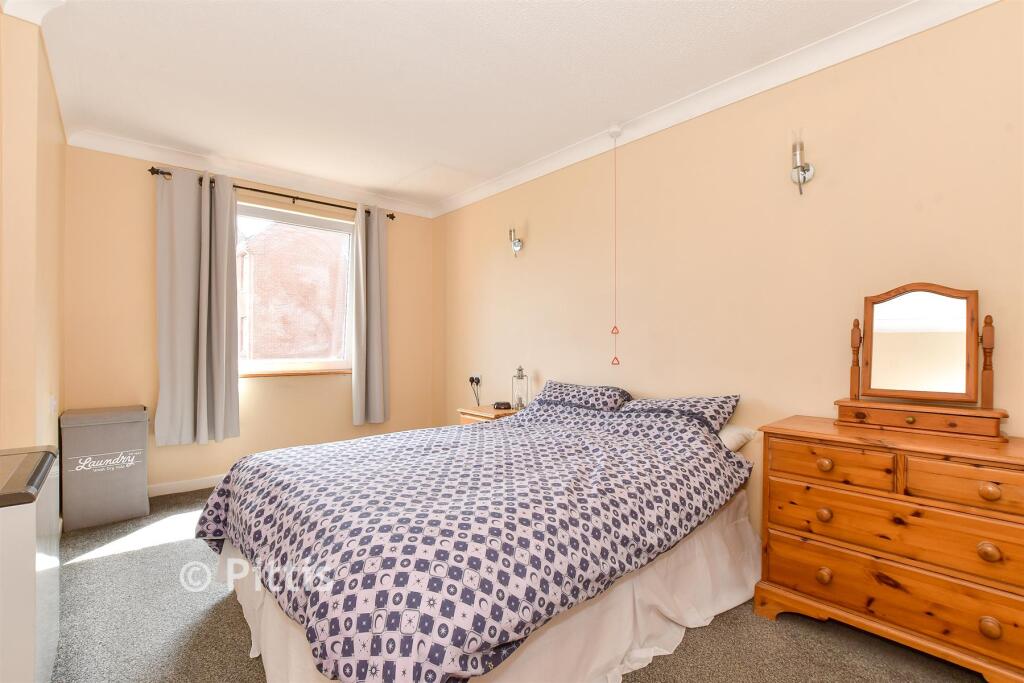 Apartment in Portsmouth - More
