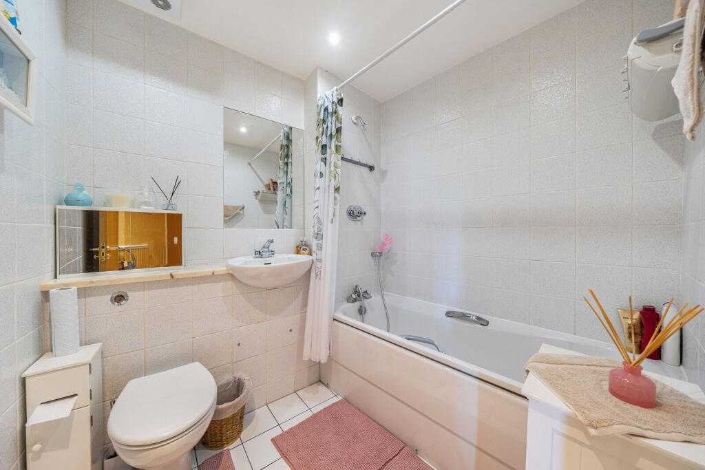 Apartment in London - More