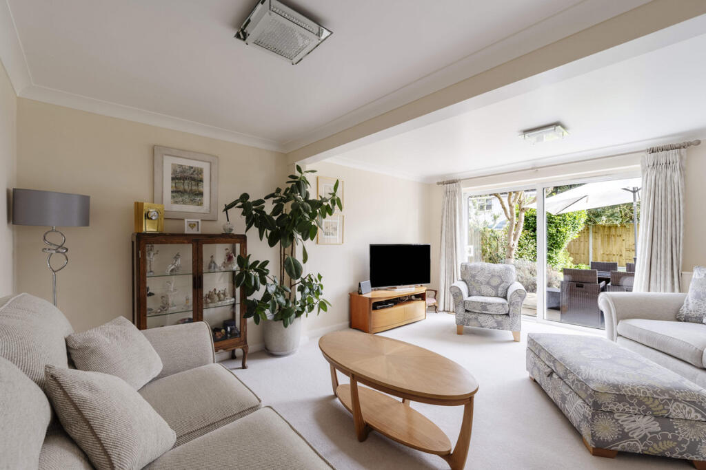House in Braintree, Great Notley - More