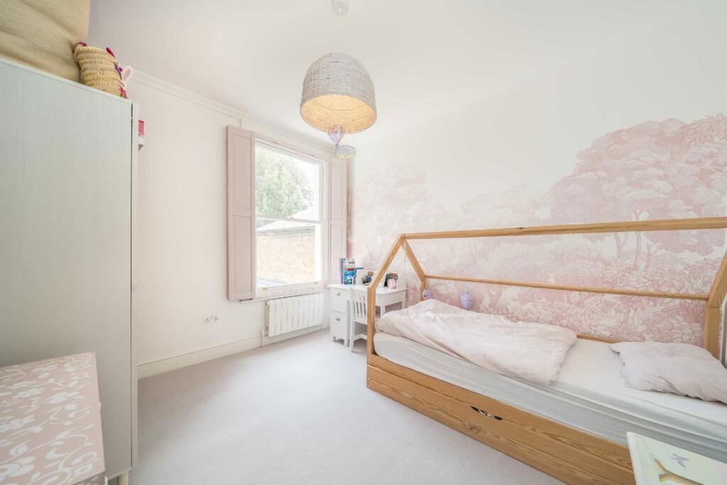 House in London, Streatham - More