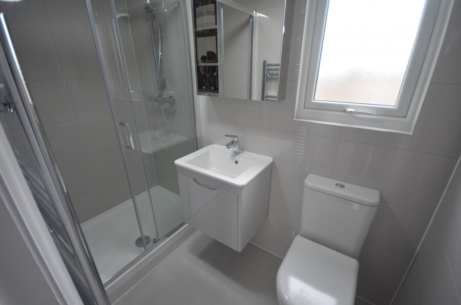 Apartment in Ilford - View 4