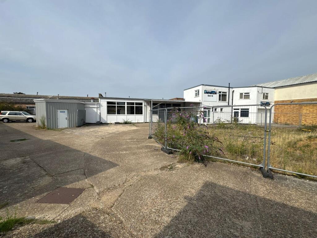 Main image of property: 16 Towerfield Close, Shoeburyness, Southend-on-Sea, SS3 9QP